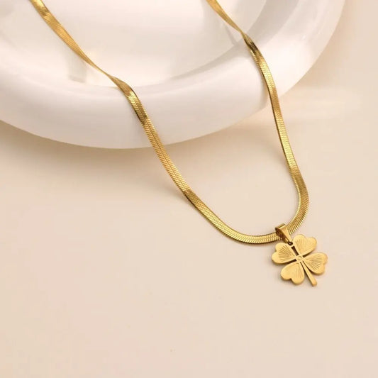 Anti Tarnish Lucky Leaf Pendant Flat Snake Chain Necklace