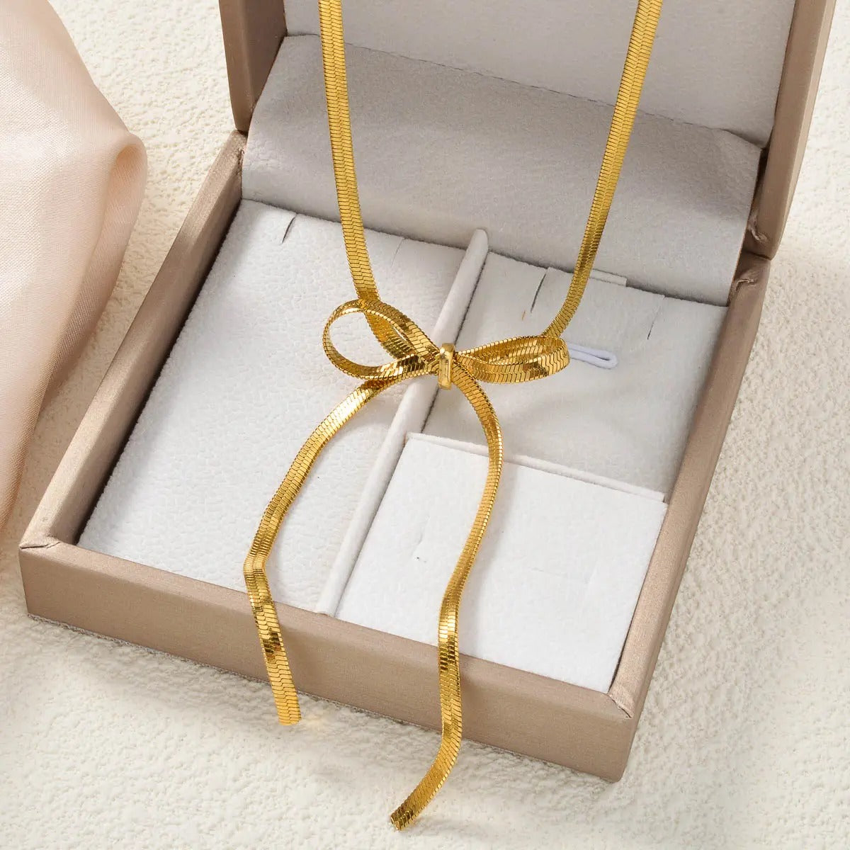 Snake Chain Knotted Bow Necklace