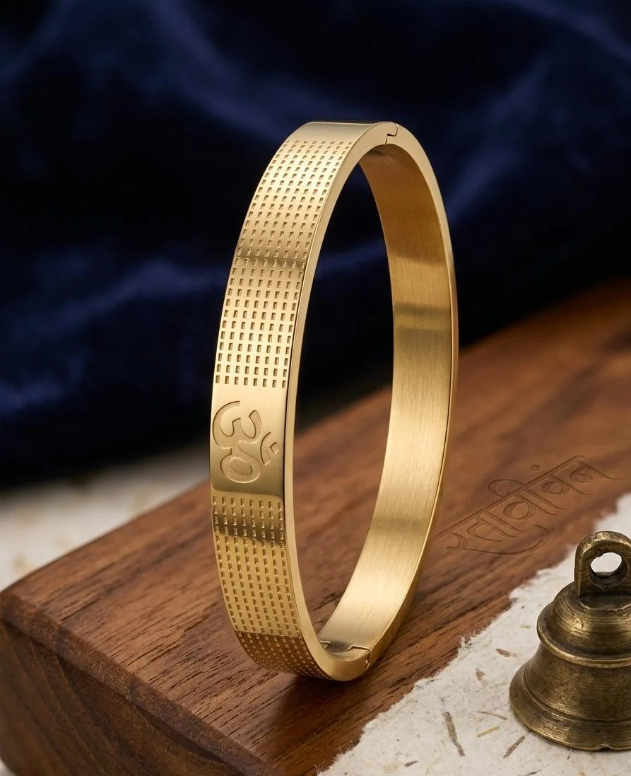 Anti Tarnish Elegant Men's Om Kada Bracelet
