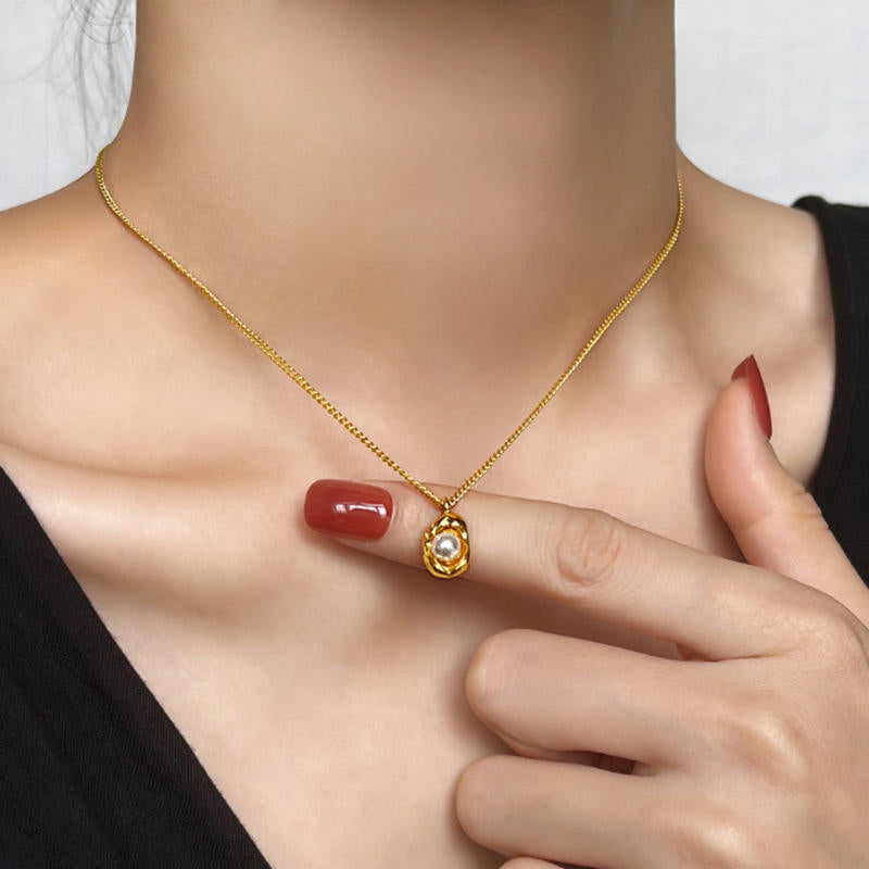 Anti Tarnish Egg-shaped Pearl Necklace