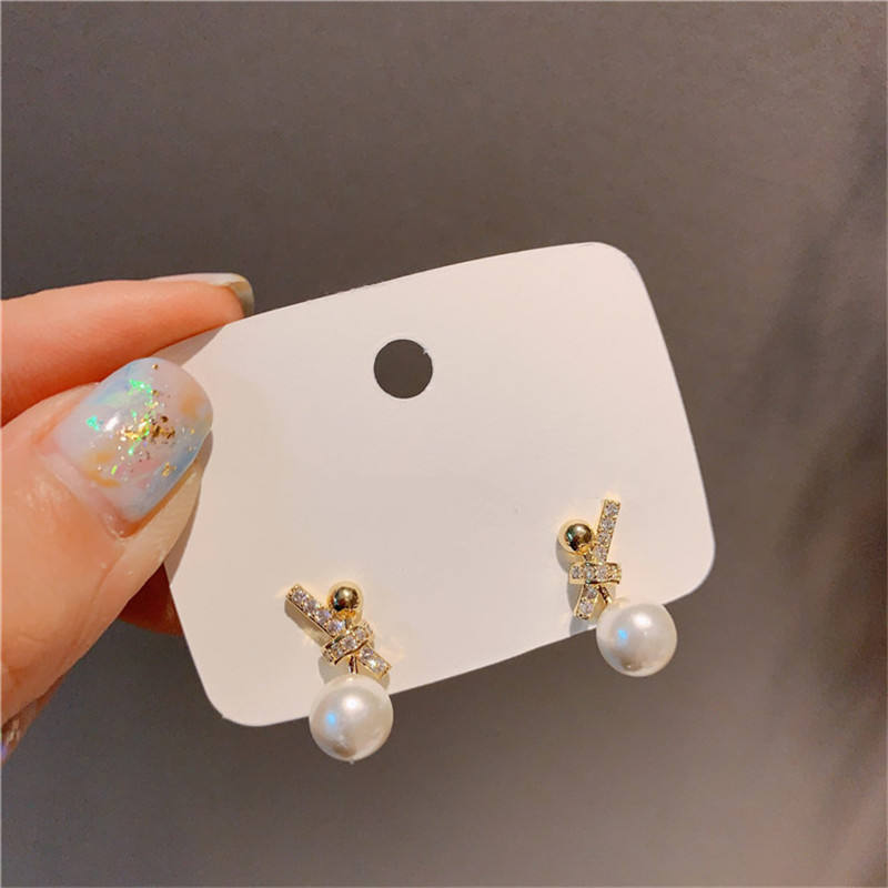 Elegant Double-Sided Pearl Stud Earring