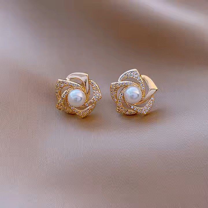 Trendy Flower Diamond Stud Earrings