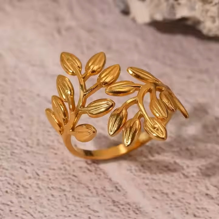 Anti-Tarnish Exaggerated Leaf Ring