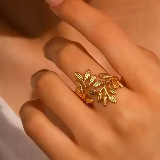 Anti-Tarnish Exaggerated Leaf Ring