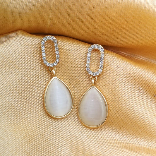 Elegant Monalisa Drop Stone Earring