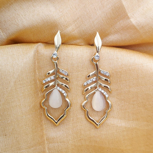 Elegant Monalisa Feather Stone Earring
