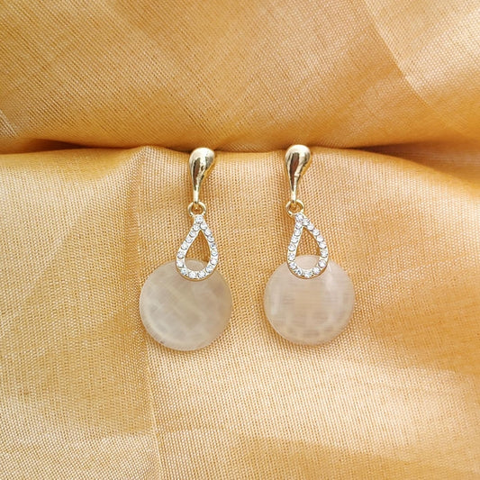 Elegant Monalisa Drop Stone Earring