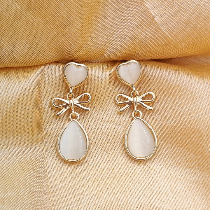 Elegant Monalisa Drop Stone Earring