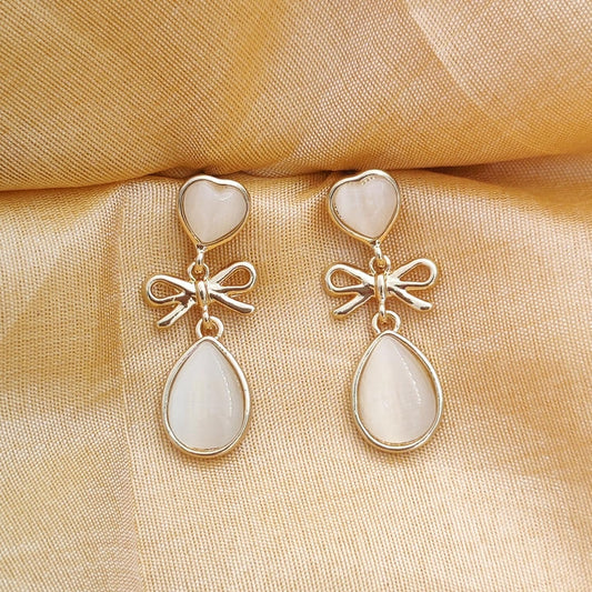 Elegant Monalisa Drop Stone Earring