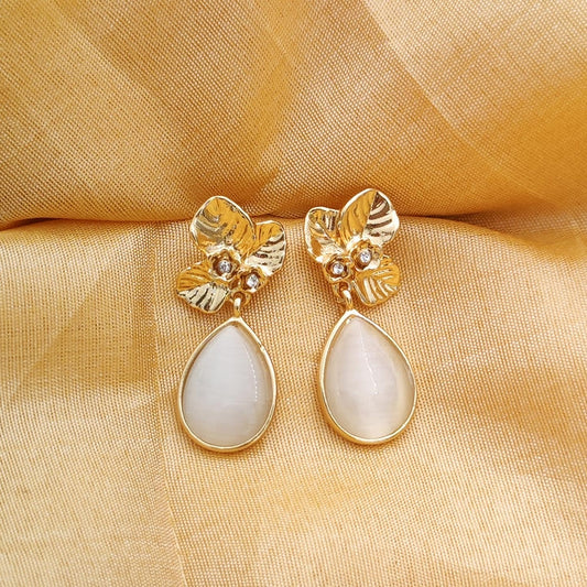 Elegant Monalisa Drop Stone Earring