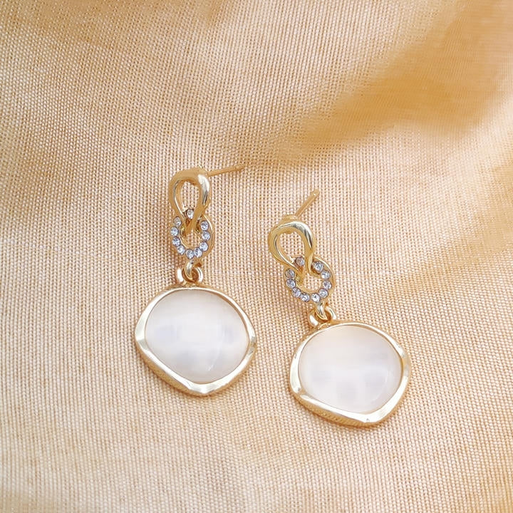 Elegant Monalisa Drop Stone Earring