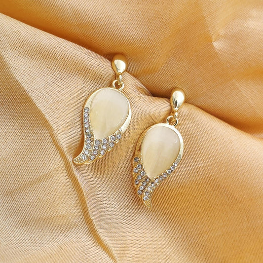 Elegant Monalisa Drop Stone Earring