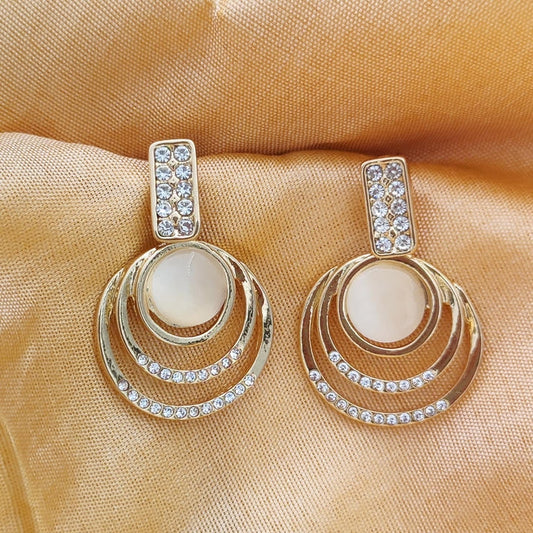 Elegant Monalisa Drop Stone Earring