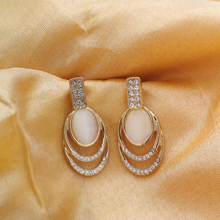 Elegant Monalisa Drop Stone Earring