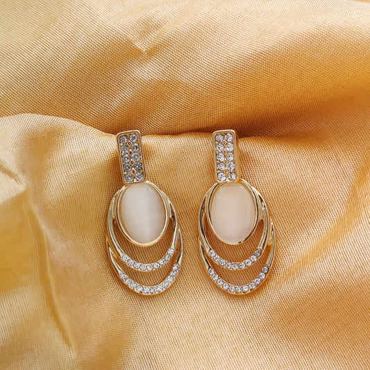 Elegant Monalisa Drop Stone Earring