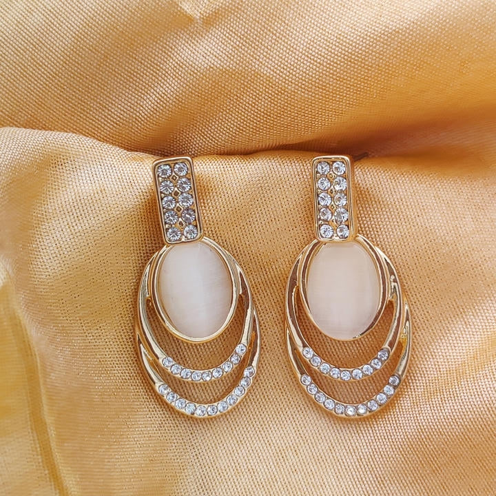 Elegant Monalisa Drop Stone Earring