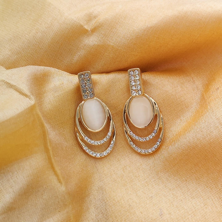 Elegant Monalisa Drop Stone Earring