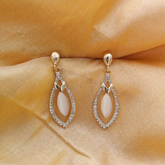 Elegant Monalisa Drop Stone Earring