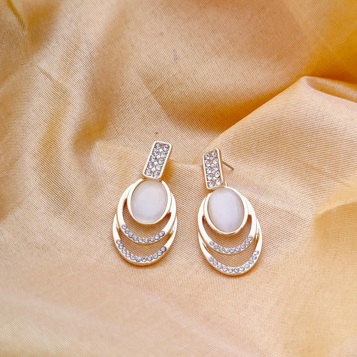 Elegant Monalisa Drop Stone Earring