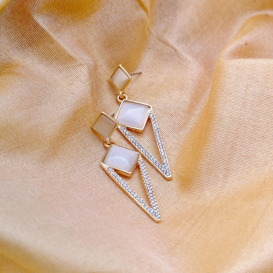 Elegant Monalisa Drop Stone Earring