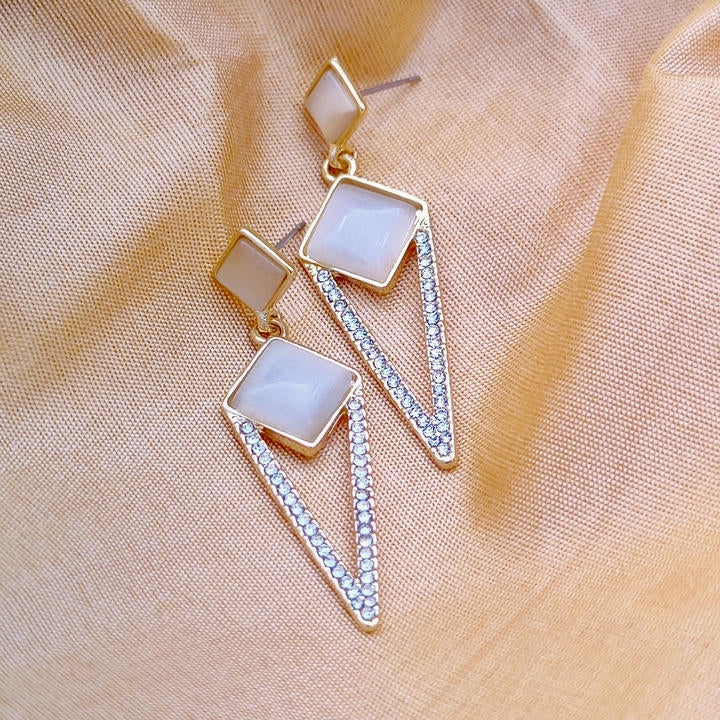 Elegant Monalisa Drop Stone Earring