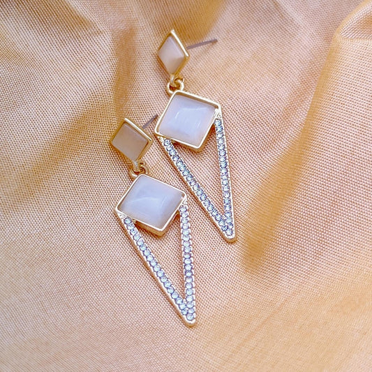 Elegant Monalisa Drop Stone Earring