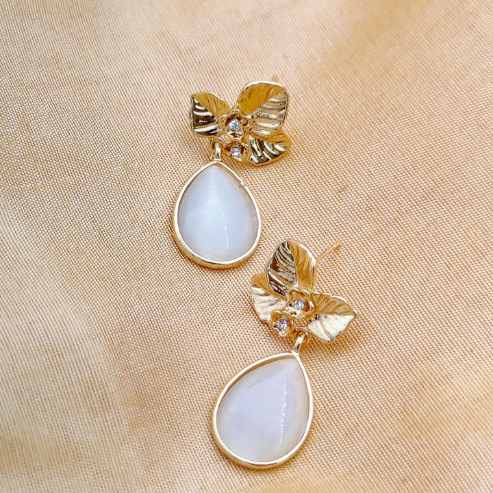 Elegant Monalisa Drop Stone Earring