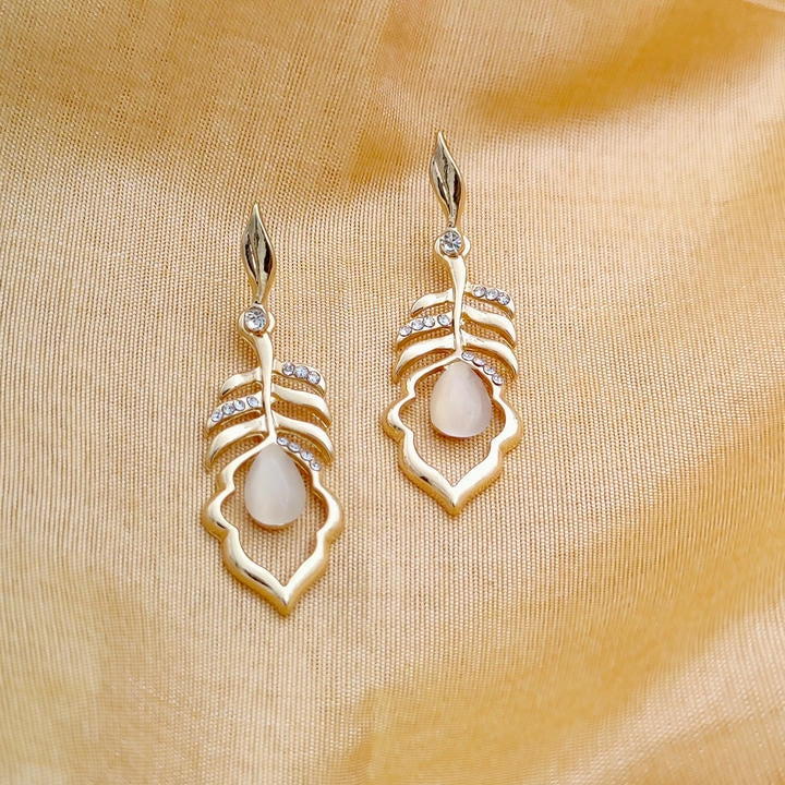 Elegant Monalisa Feather Stone Earring