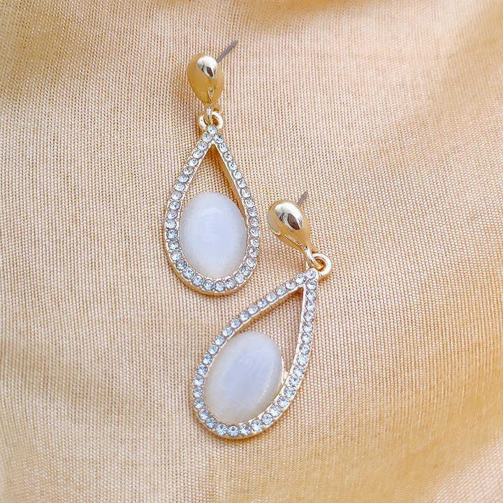 Elegant Monalisa Drop Stone Earring