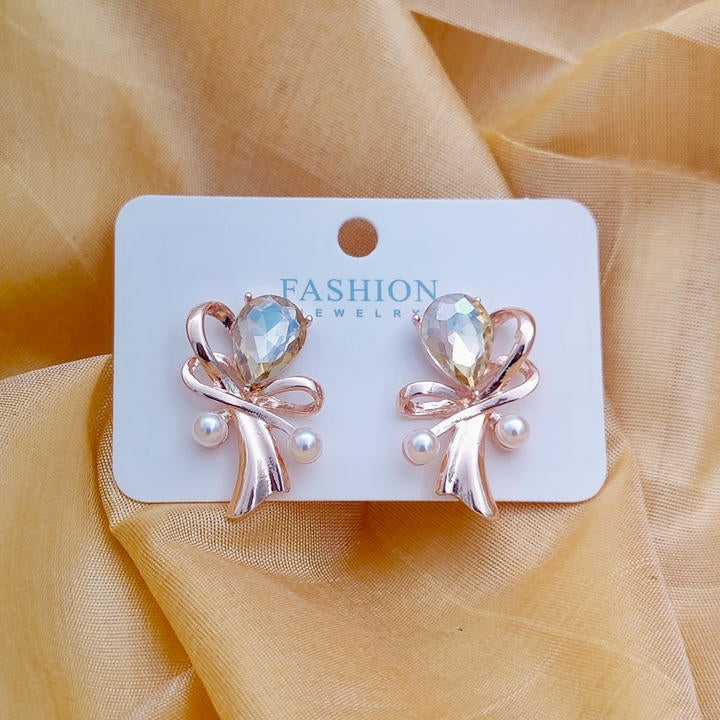 Rose Gold Pearl Nod Earring