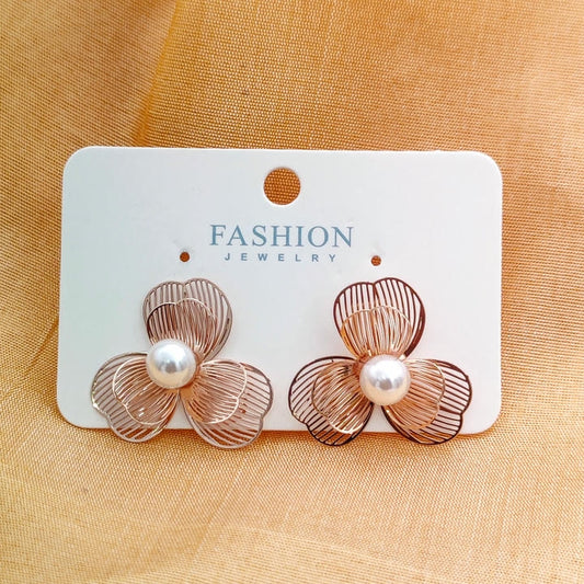 Trendy Baroque Pearl Flower Earring