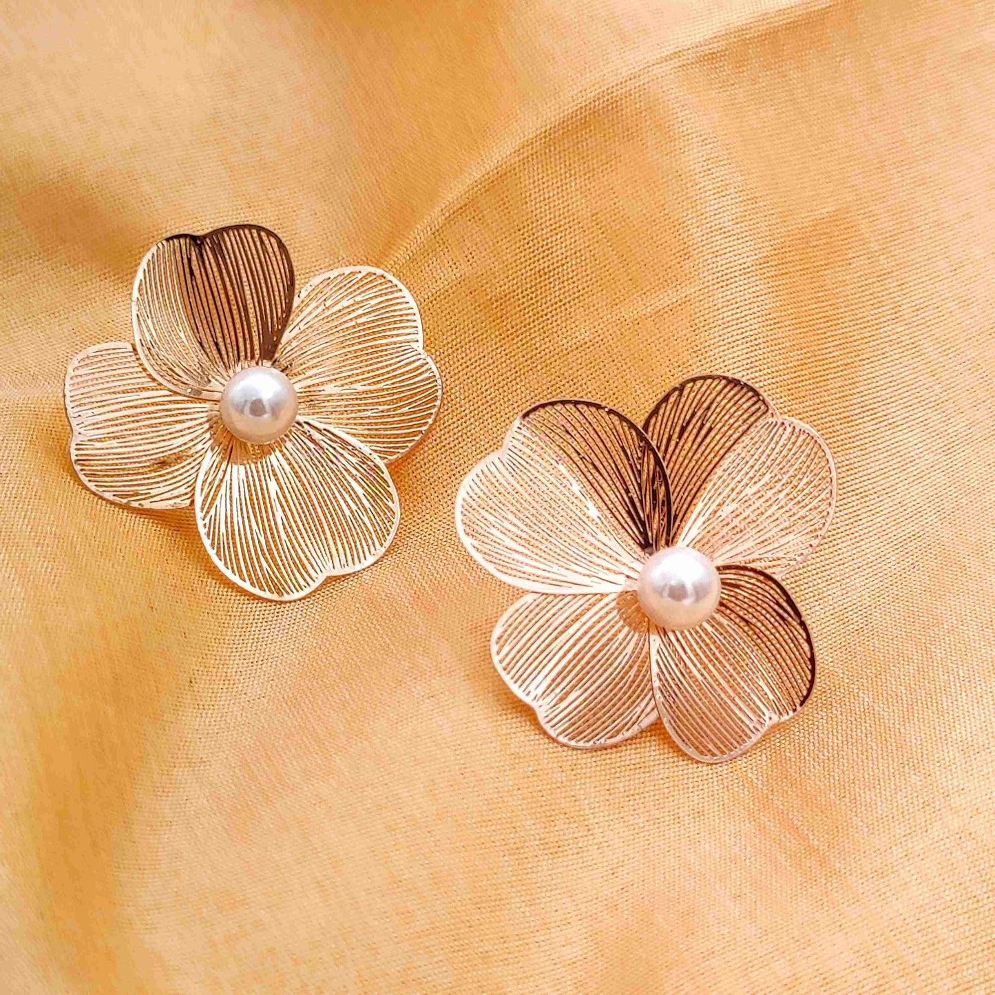 Trendy Baroque Pearl Flower Earring