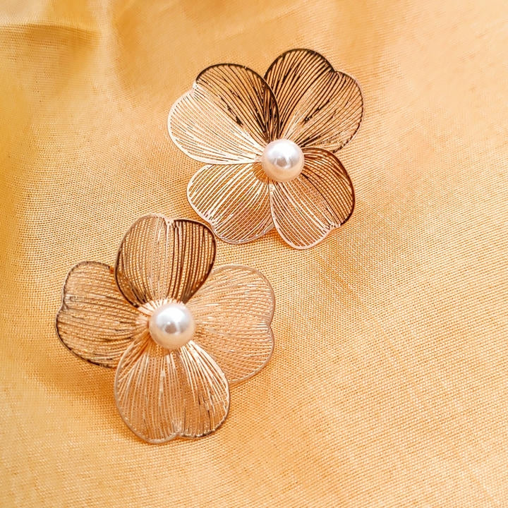 Trendy Baroque Pearl Flower Earring