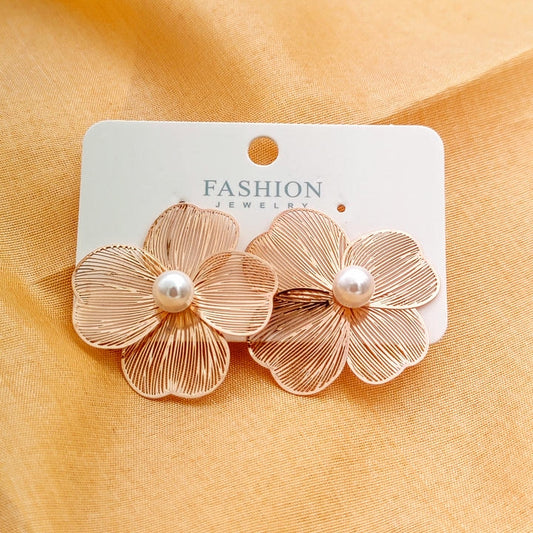 Trendy Baroque Pearl Flower Earring