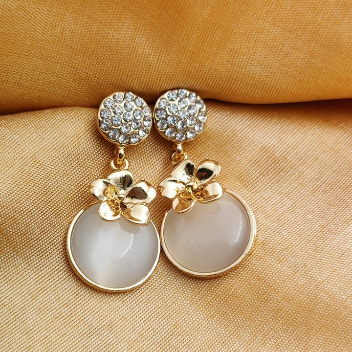 Elegant Monalisa Drop Stone Earring