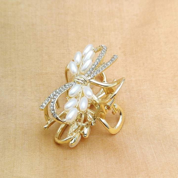 Elegant Pearl Hair Clutcher With Diamonds