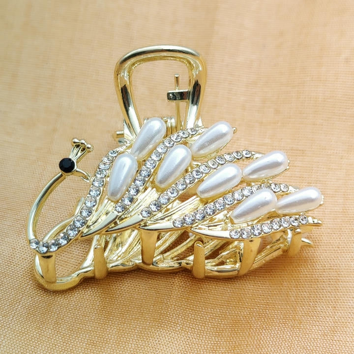 Elegant Pearl Hair Clutcher With Diamonds