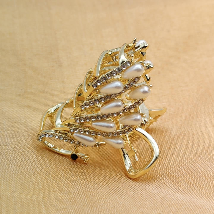 Elegant Pearl Hair Clutcher With Diamonds