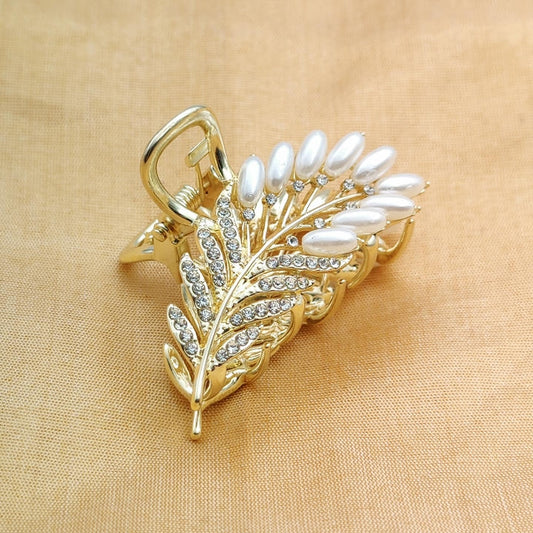 Elegant Pearl Hair Clutcher With Diamonds