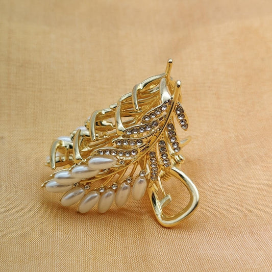 Elegant Pearl Hair Clutcher With Diamonds