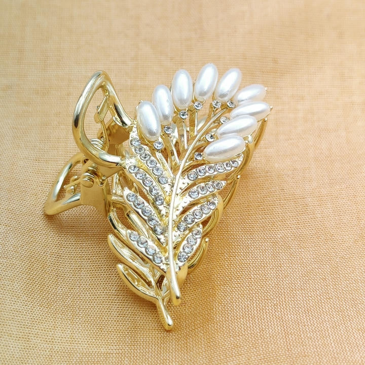 Elegant Pearl Hair Clutcher With Diamonds