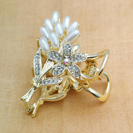 Elegant Pearl Hair Clutcher With Diamonds