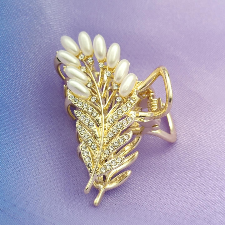 Elegant Pearl Hair Clutcher With Diamonds