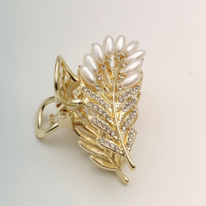 Elegant Pearl Hair Clutcher With Diamonds