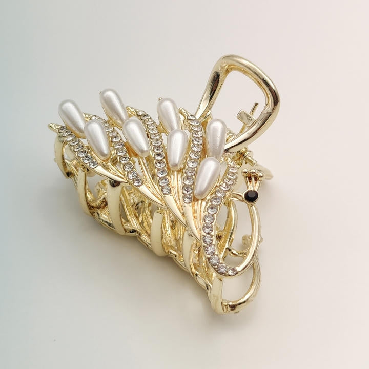 Elegant Pearl Hair Clutcher With Diamonds