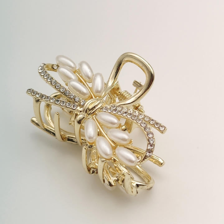 Elegant Pearl Hair Clutcher With Diamonds