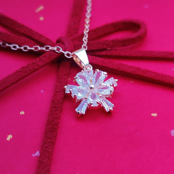 Trendy Dimond Flower Necklace