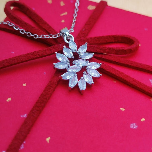 Trendy Dimond Flower Necklace
