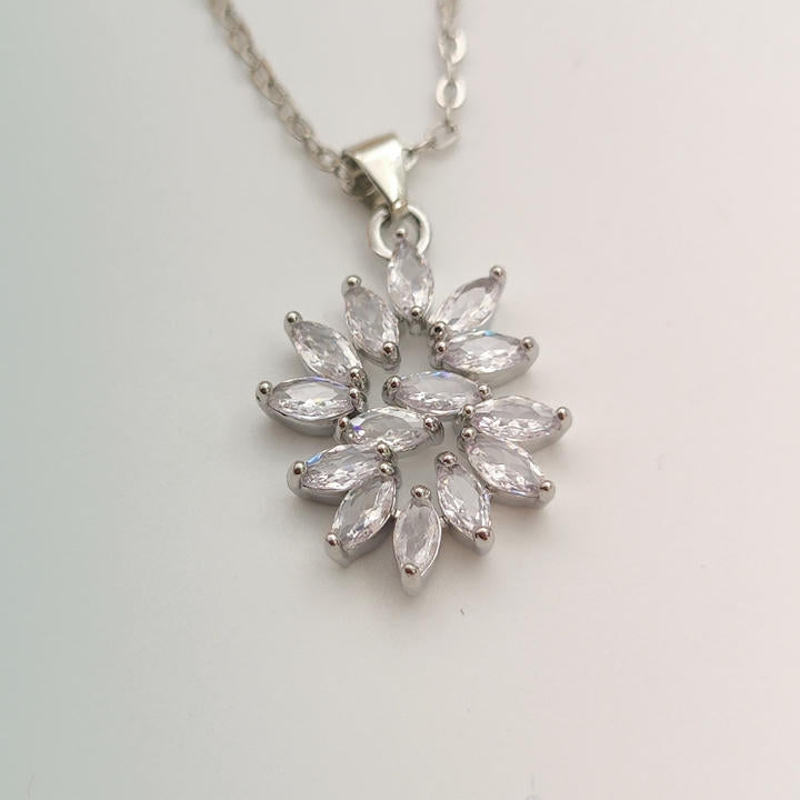 Trendy Dimond Flower Necklace