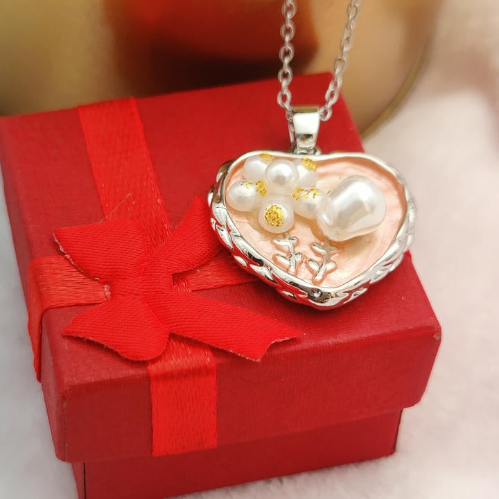 Elegant Oil Painting Style Pearl Necklace